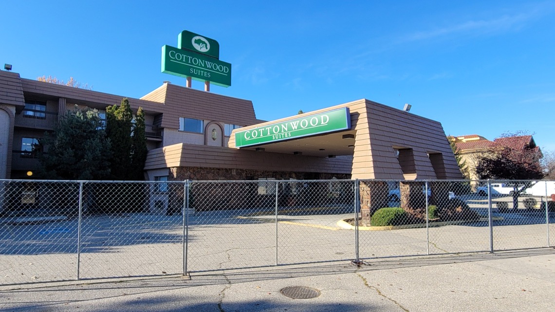 Downtown hotel along the Boise River closes. Here’s what we know about its future