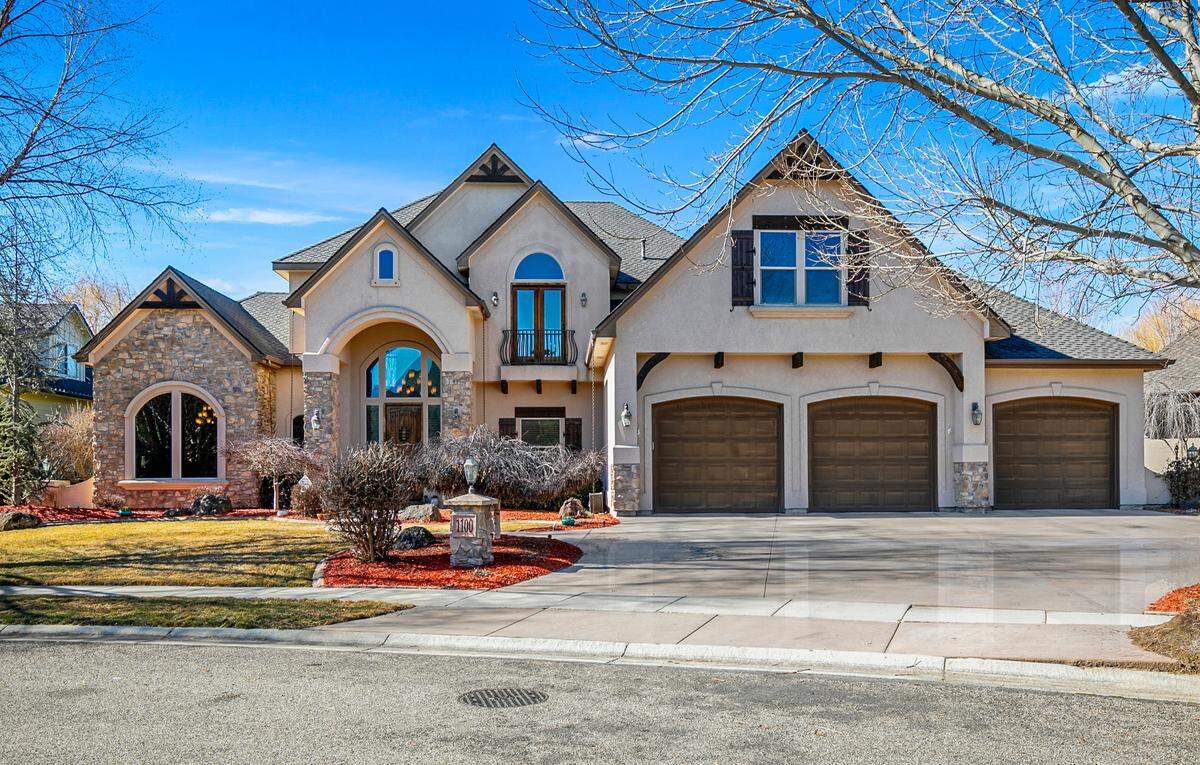 1100 E Riversong Drive is located within Eagle’s Rivers end subdivision, which features 114 building lots.