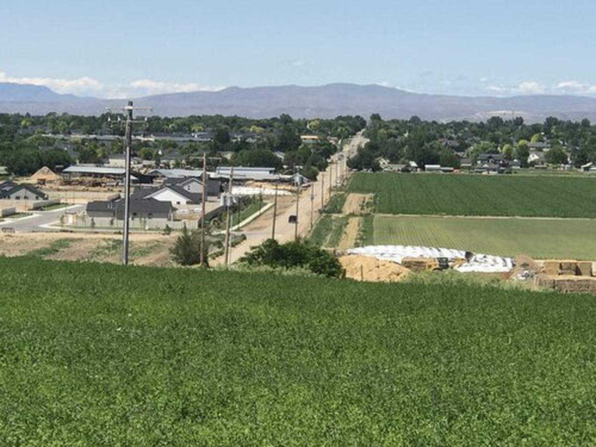 The site of the proposed community, called Murio Farms, is north of the New York Canal between Cole and Maple Grove roads and south of Lake Hazel Road.