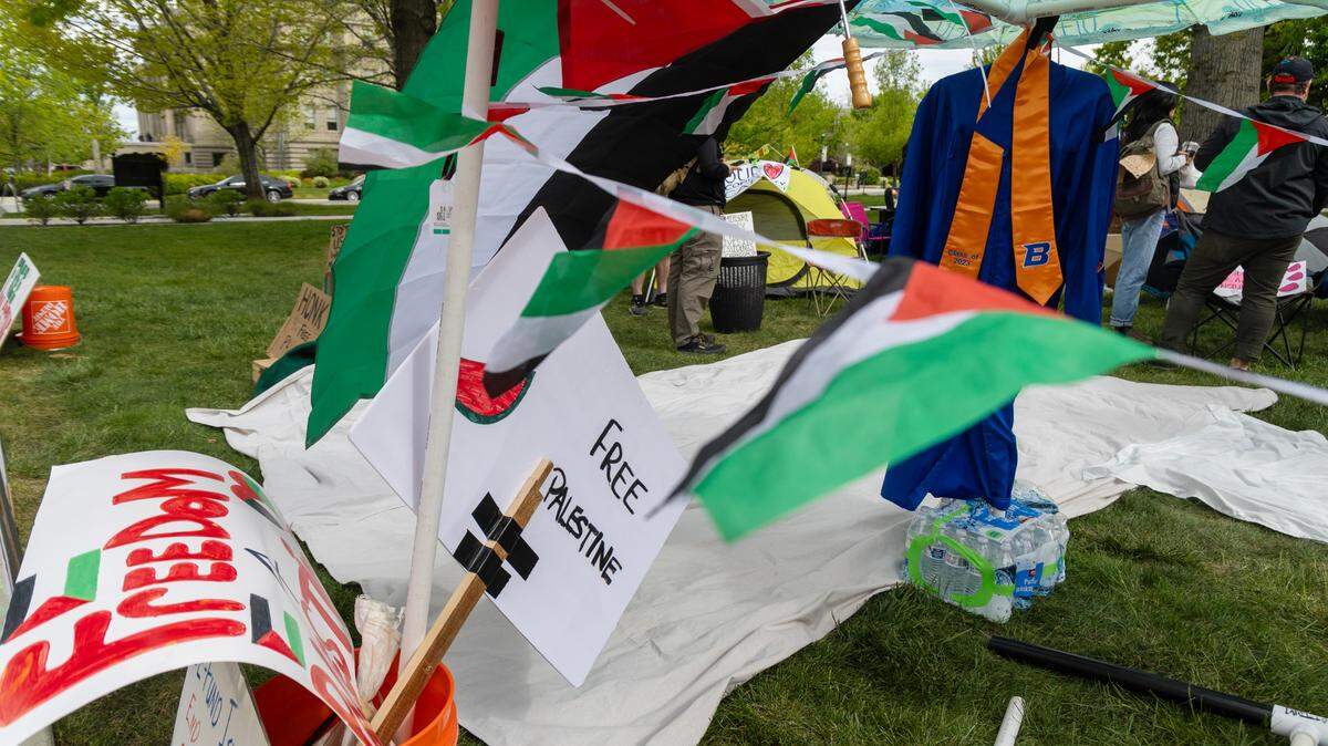 Pro-Palestine protesters in downtown Boise in May 2024.
