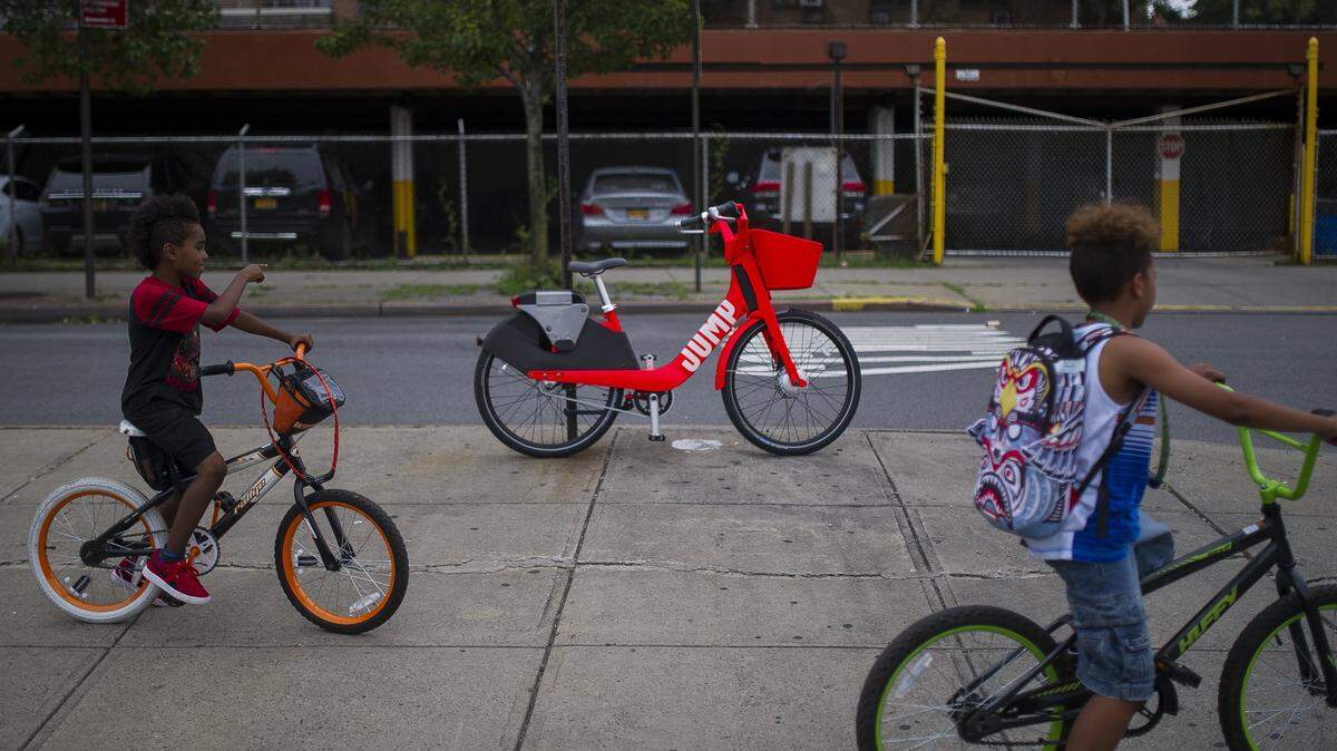 This summer, 200 electric bikes were placed in the Bronx, the last of New York City’s burroughs to get a bike-share service. Companies that run dockless bike-share services are now targeting Boise, leading the City Council to consider regulations.