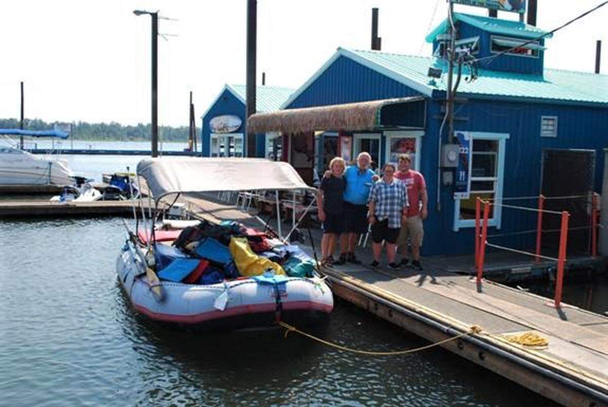 Bob Beckwith and others at the Puffin Café in Washougal, Washington.