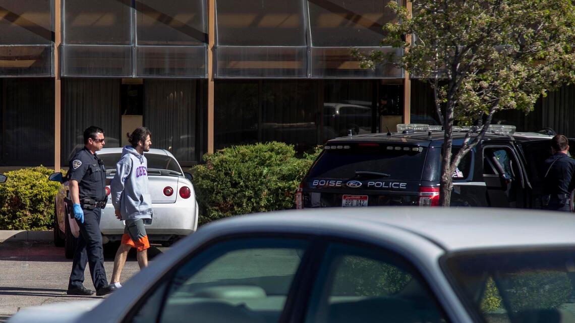 Boise police standoff with armed man at Red Lion hotel | Idaho Statesman
