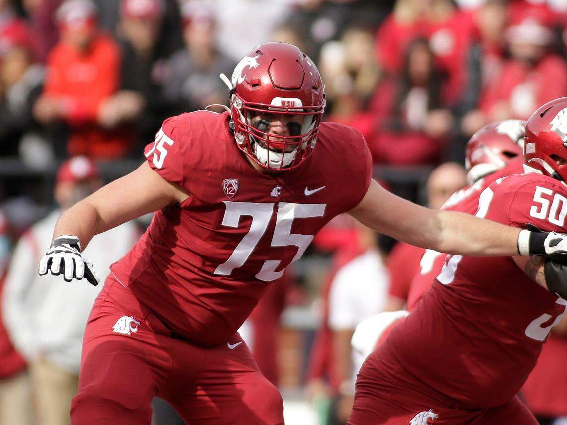 Former Washington State offensive lineman Cade Beresford verbally committed to Boise State on Sunday. His father, Harry, played left tackle at Boise State in 1992 and 1993.