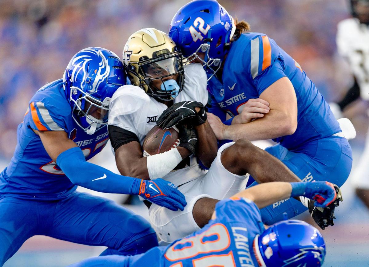 UCF kickoff returner Xavier Townsend is smothered by Boise State defenders, including long snapper Mason Hutton (42).