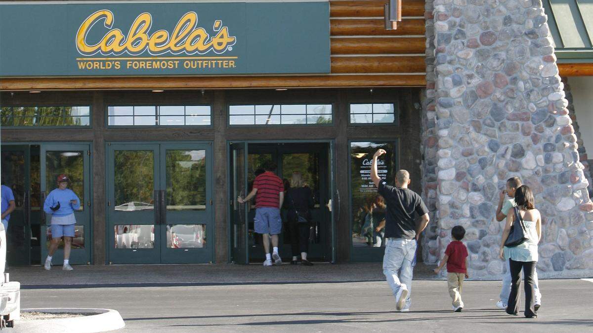 Cabela´s customers can find premium outdoor gear and sporting goods.