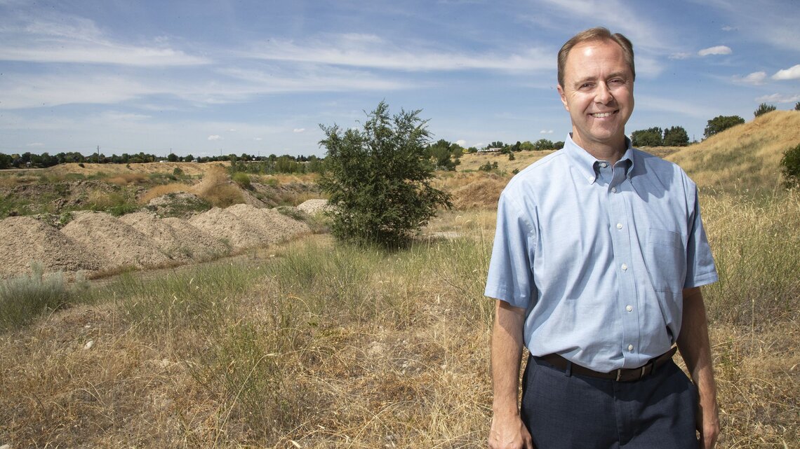 A developer wants to build 1,900 houses and 370 apartments on the edge of Kuna