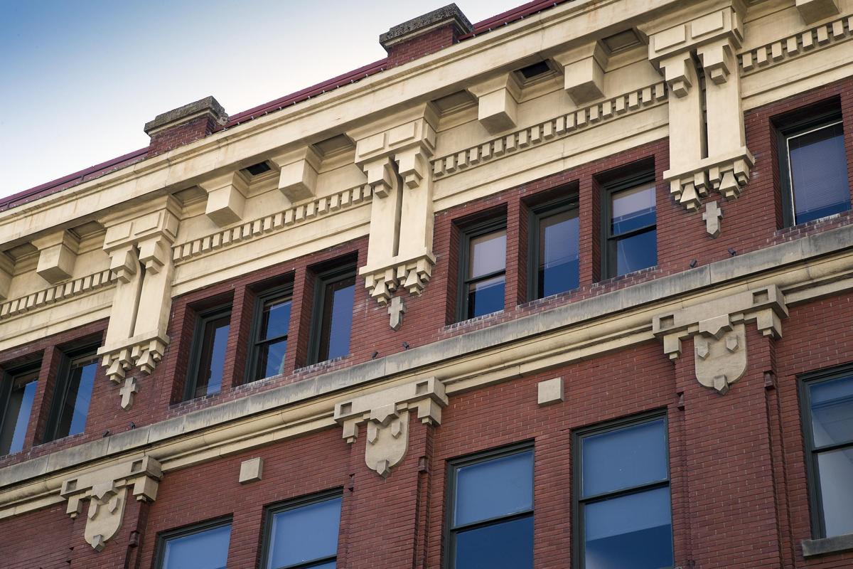 Jefferson Place, on the southeast corner of Jefferson and 9th streets in Downtown Boise, features the kinds of ornamental details that students of architecture love about old buildings.