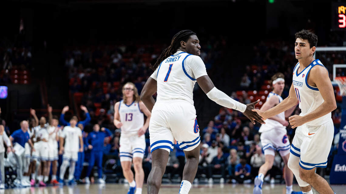 Boise State can’t snap a historic streak but gets hot from the free-throw line to beat UNLV