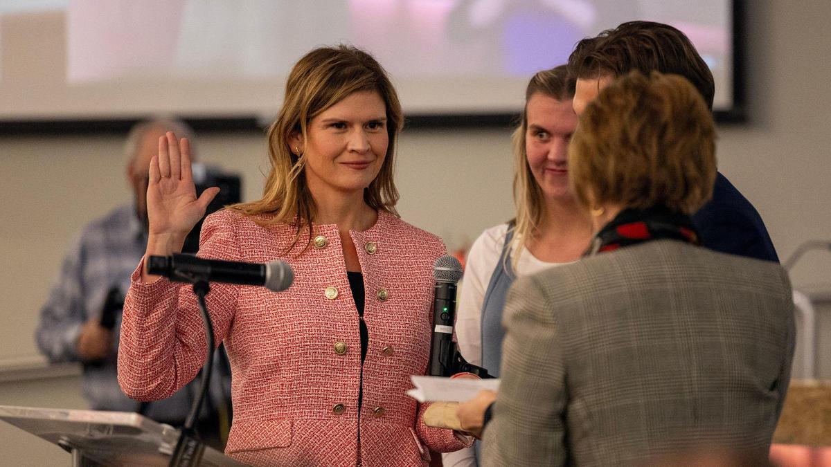 Luci Willits is sworn in by Julie Ellsworth, Idaho state treasurer, alongside Willits’s daughter, Sierra Lambrecht, and husband Mike Willits.