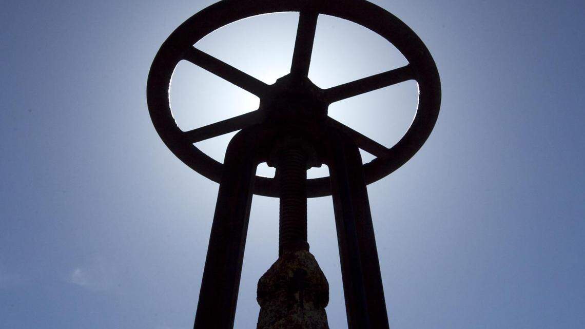 Eagle residents object to plan to send treated wastewater through irrigation canals