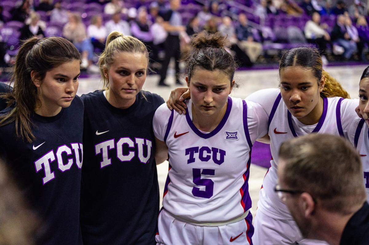 Timberline High graduate Piper Davis, second from left, joined the TCU women’s basketball team as a walk-on after the team held open tryouts in late January.