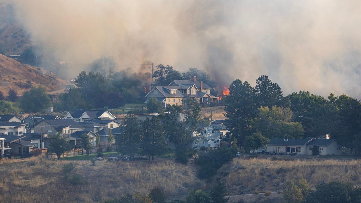 The Valley Fire crept close to homes along Warm Springs Avenue in Southeast Boise on Oct. 4.