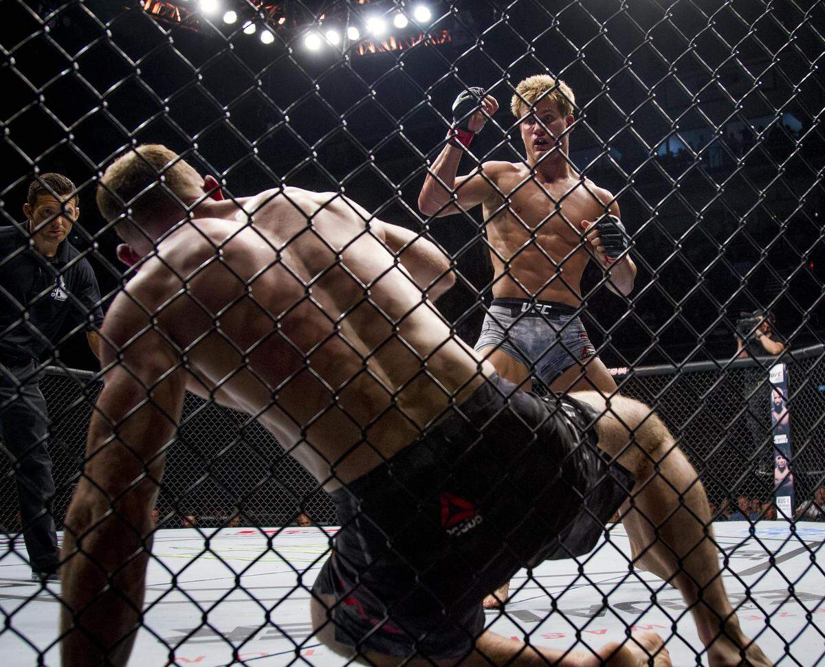 Sage Northcutt TKOs Zak Ottow in the UFC main card welterweight fight.