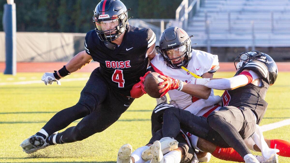 Owyhee wide receiver Gabe Alvarado scores a touchdown in the first quarter Friday at Dona Larsen Park.