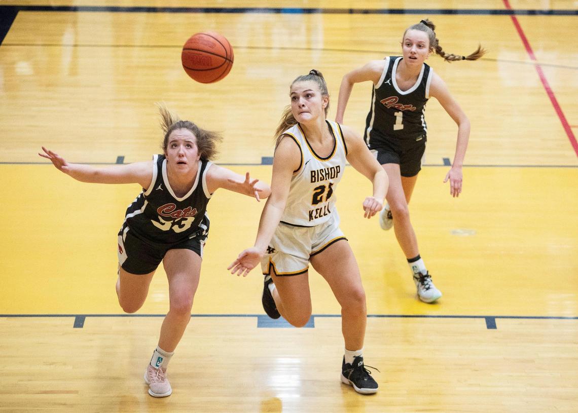 Columbia’s Maggie Mills, left, and Bishop Kelly’s Caroline Knothe chase down a rebound during last year’s 4A District Three championship.