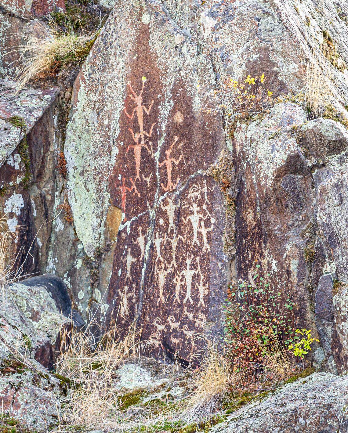 Visitors on the tour can see Nimiipuu petroglyphs dating back at least 7,000 years.