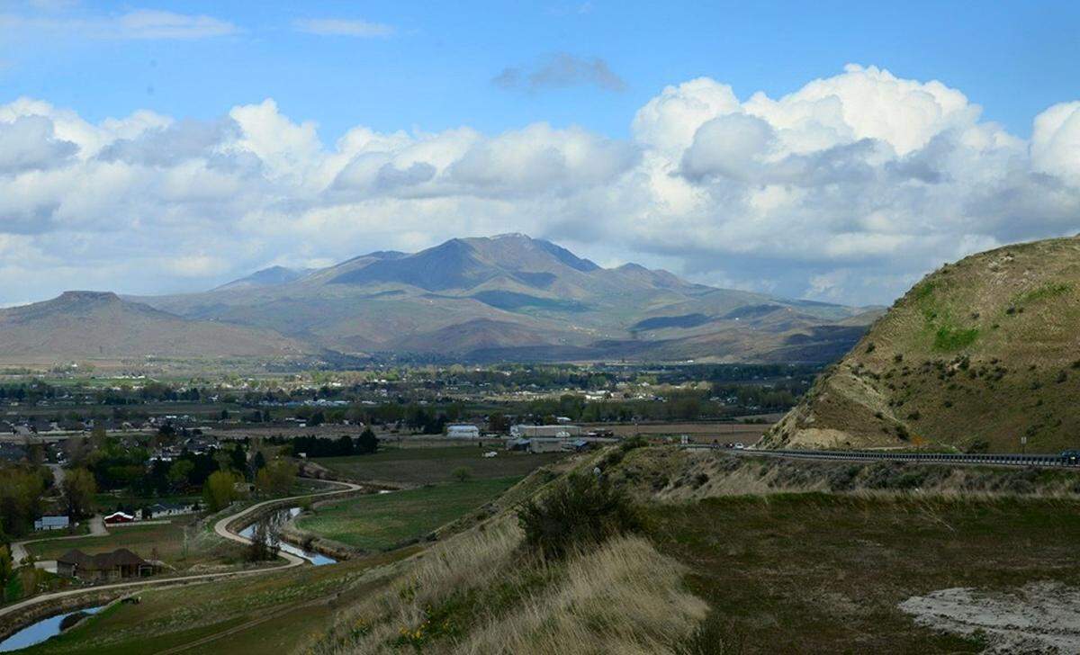 Since the 1930s, Big Butte, center, and Little Butte, far left, have been known as Squaw Butte. The U.S. Department of the Interior plans to replace the name, considered a racial slur by Native Americans, with a nonoffensive name. This view is looking north from Freezeout Hill south of Emmett.