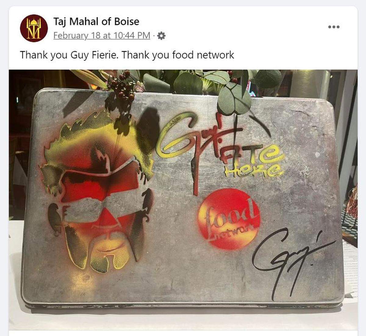A screenshot of the Taj Mahal post on Facebook.