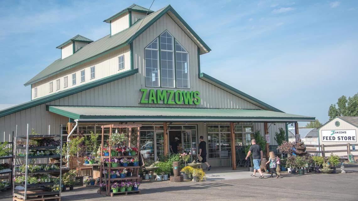 2019 Best Pet Store: Zamzows