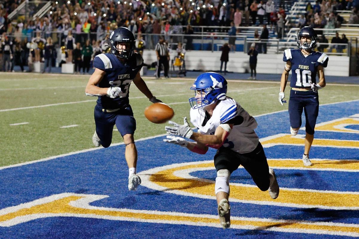 Emmett’s Caseyn Pearson hauls in a touchdown last week against Middleton. Thanks to the last-second win, the Huskies can clinch the 4A SIC title Friday with a win vs. Columbia.