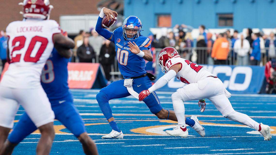 Boise State quarterback Taylen Green keeps the ball in the third quarter of the Mountain West Championship game against Fresno State held on Saturday, Dec. 3, 2022 at Albertsons Stadium. Fresno won 28-16.