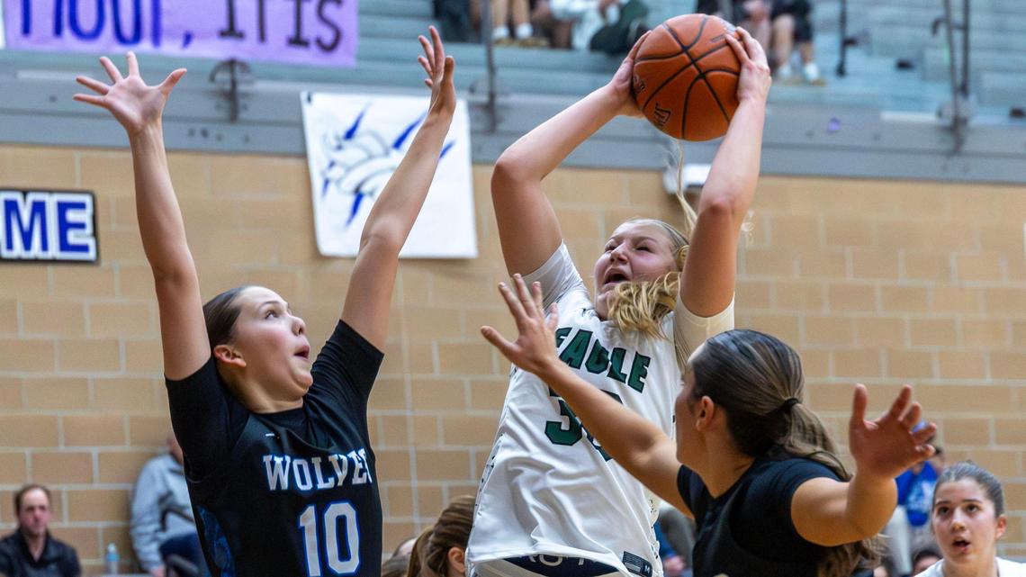 Eagle forward Berkley Jones pulls up in the paint for two of her game-high 20 points while defended by Timberline’s Denali Aggarwal (10) and Ashlyn Graklanoff on Thursday.