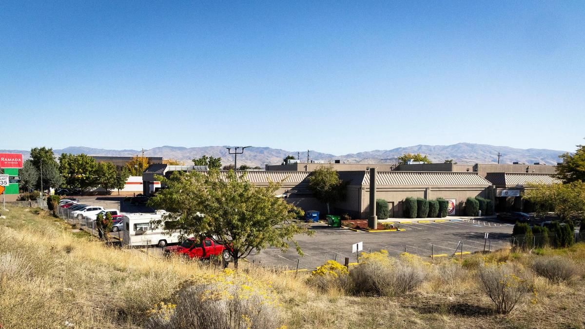 Legal problems hindered a plan to redevelop the site at the corner of Sunset Rim Road and Vista Avenue near Interstate 84 in Boise.