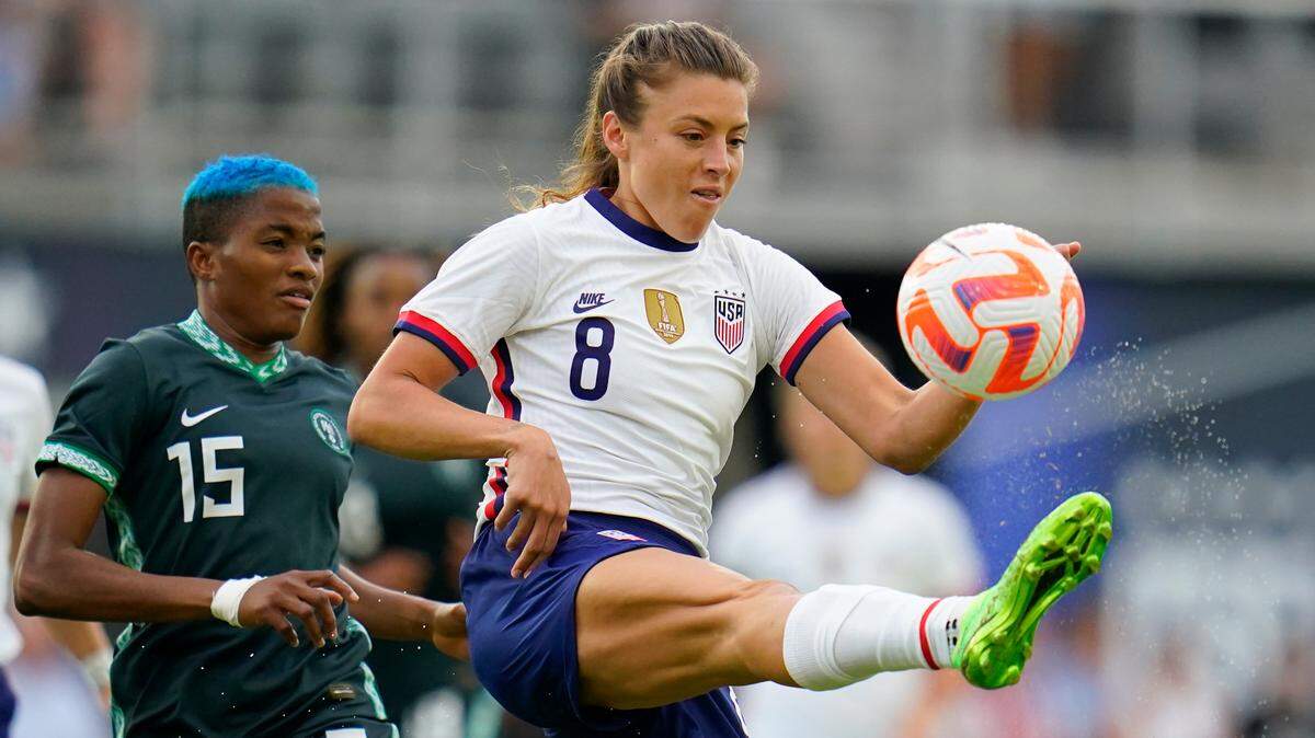 U.S. defender Sofia Huerta, playing the ball in front of Nigeria’s Rasheedat Ajibade during an international friendly match last September, is battling to make the national team for the World Cup.