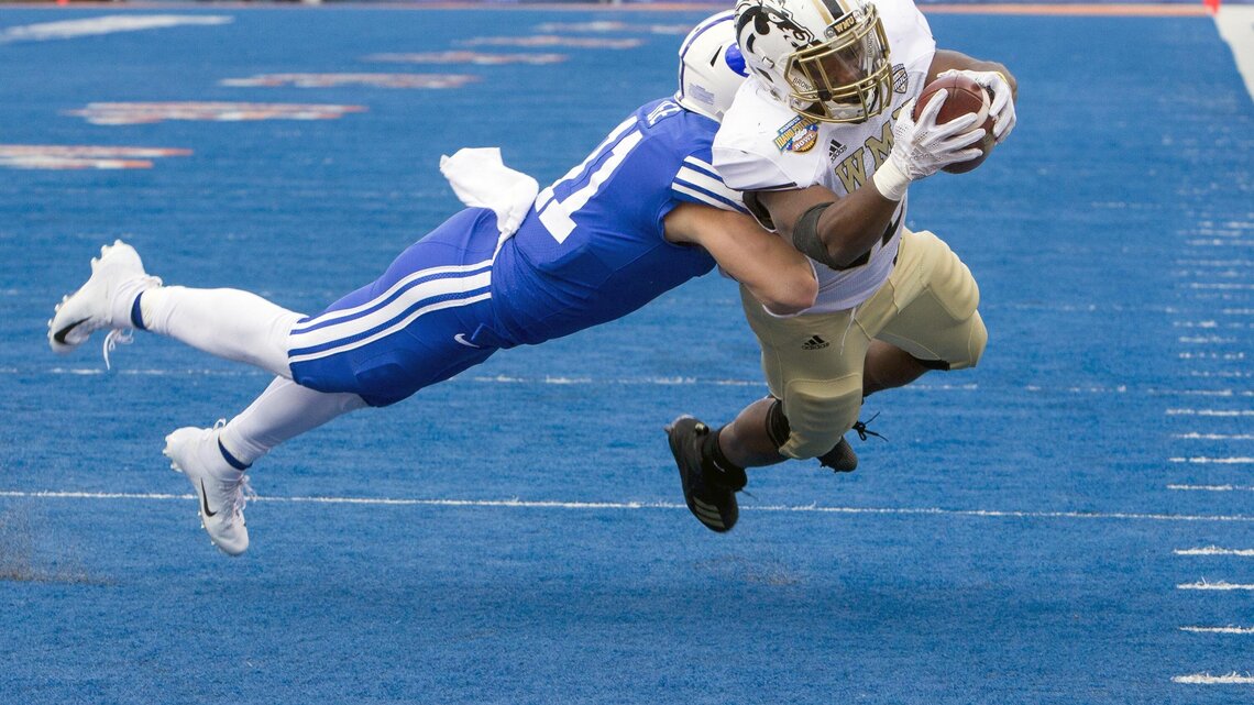 Ex-Boise State commit sets NCAA bowl record in Potato Bowl as BYU romps