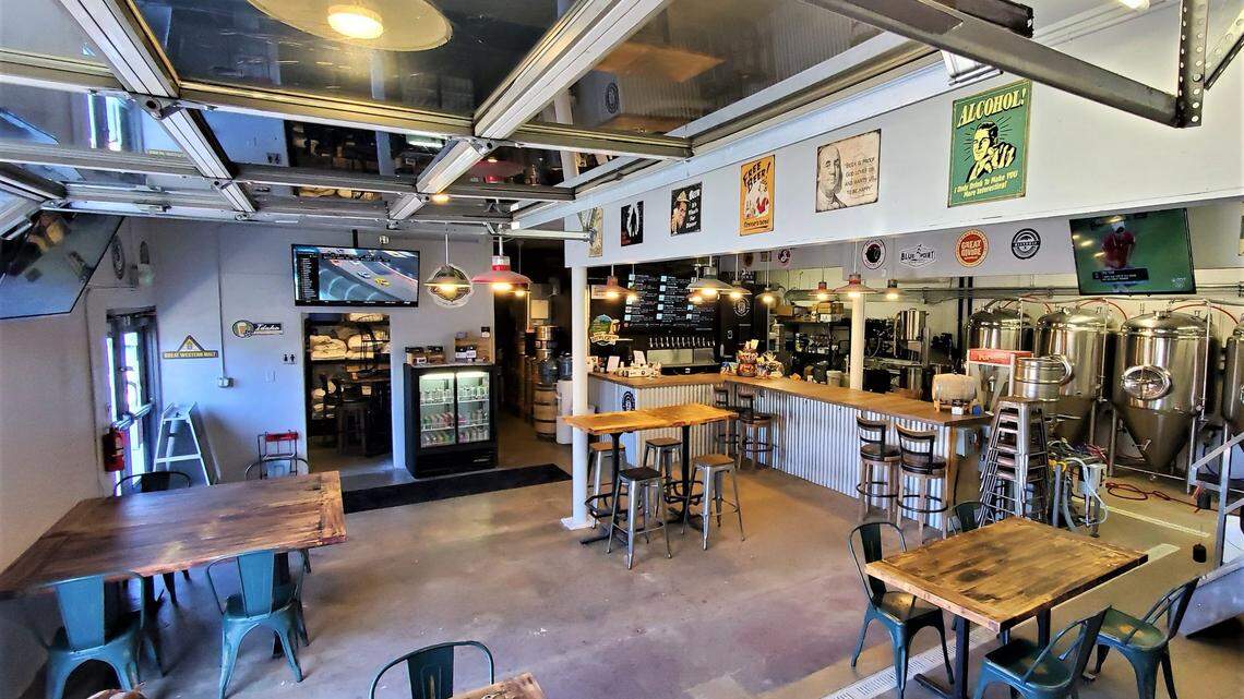 Loose Screw Beer Co. opened in 2020 with a cozy tasting room in Garden City.