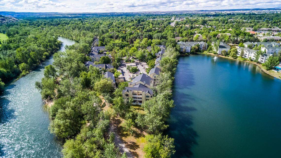 California-based real estate investment firm Kennedy Wilson has purchased the Cottonwoods Apartments, which they are renaming Reedhouse.