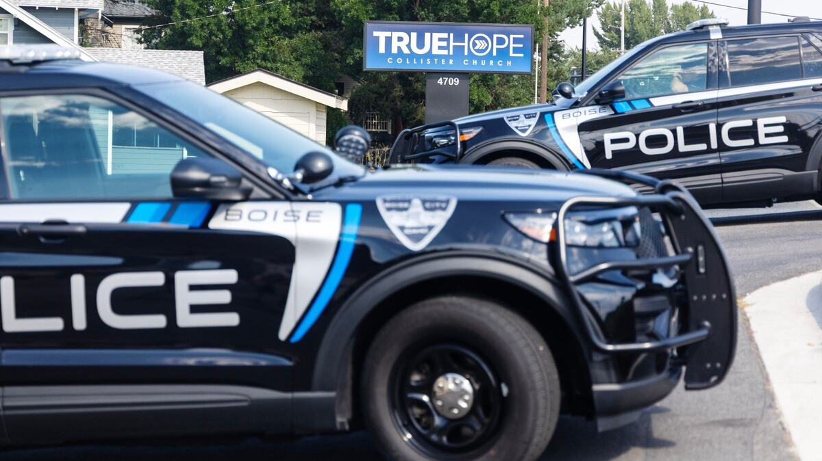 Boise Police are asking residents to avoid an area in Boise as they try to contact someone with a warrant.