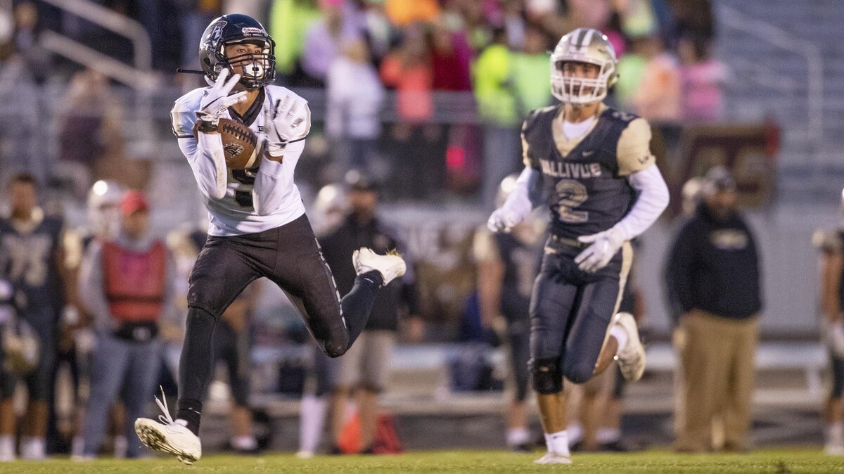 Kuna wide receiver Koltin Teater hauls in a touchdown behind Vallivue’s Casey Cope on Friday at Vallivue High in Caldwell. Kuna won the 4A SIC game 34-28 to improve to 6-0.
