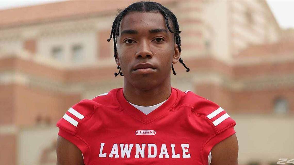 Lawndale High defensive back Dionte Thornton announced his verbal commit to Boise State on Tuesday. The Broncos are recruiting him as a cornerback.