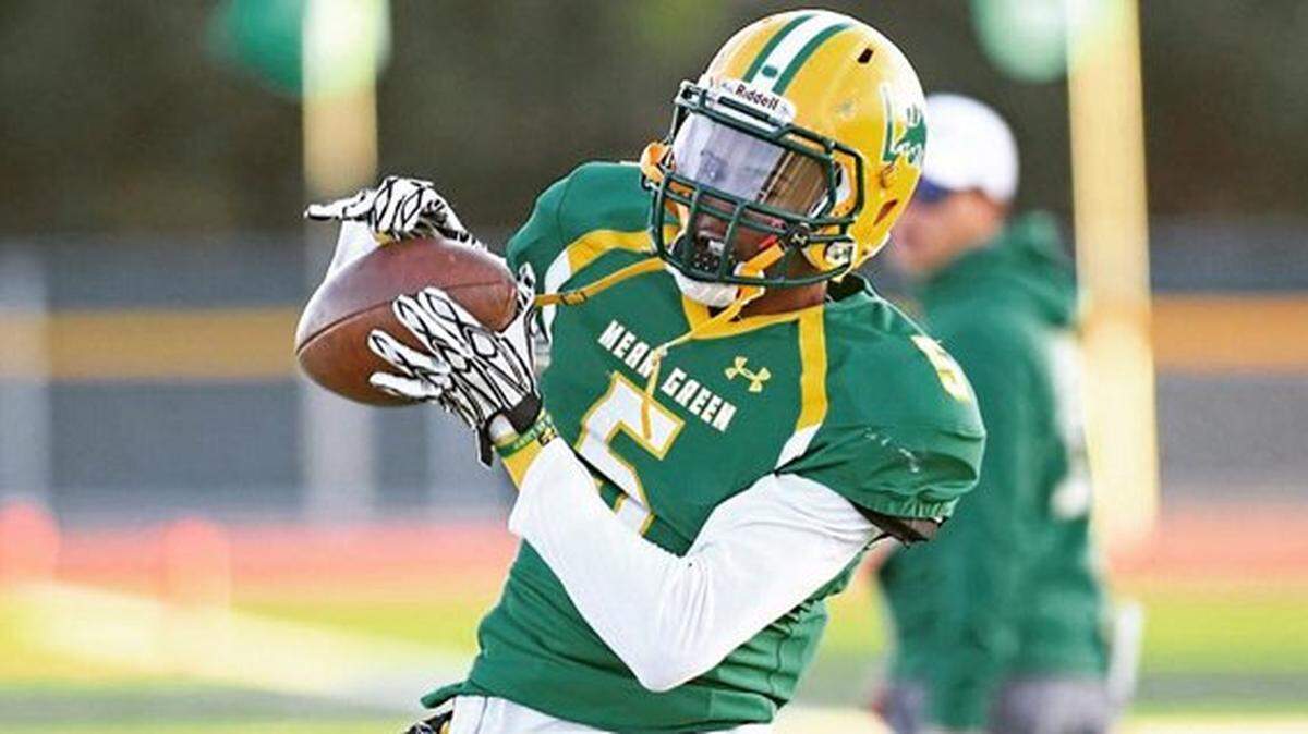 New Deal (Texas) High wide receiver DK Blaylock committed to the Boise State football team Monday. The 6-foot-5 receiver was committed to Iowa State as he put up more than 1,000 yards last season as a senior.
