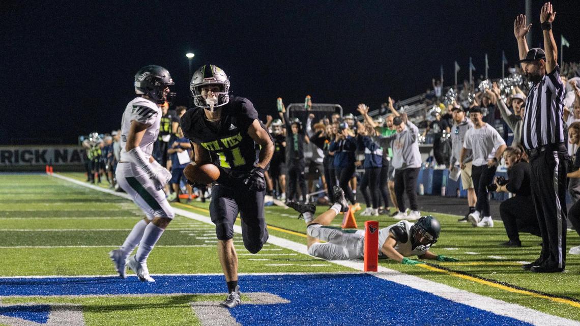 Mountain View wide receiver Dominic Sotomayer scores the game-winning touchdown on a 5-yard pass from Dawson Wahl with 14 seconds left in the Mavericks’ 28-21 win over Eagle on Friday.