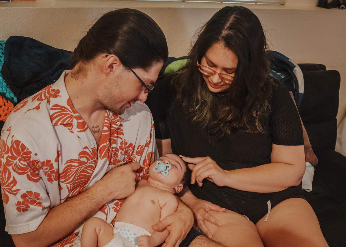 Alana Harris, her husband Bear, and their newborn Makoniibin.