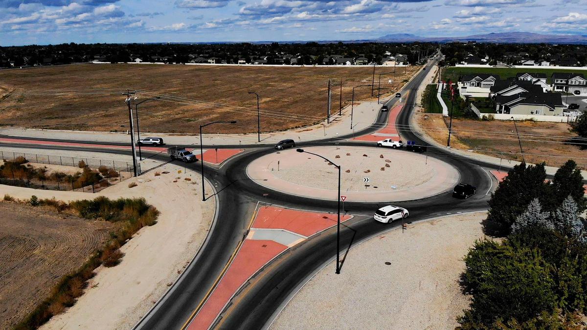 The roundabout at the intersection of Eagle and Amity roads used to be a single-lane roundabout. Since being turned into a dual-lane roundabout, it has been the site of multiple traffic accidents.