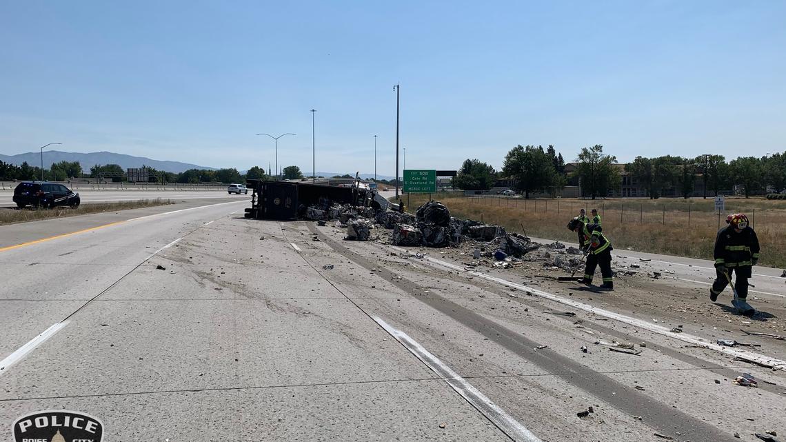 The Boise Fire Department responded to a single-vehicle accident on Tuesday that closed exit lanes on Interstate 184 and caused a small grass fire.
