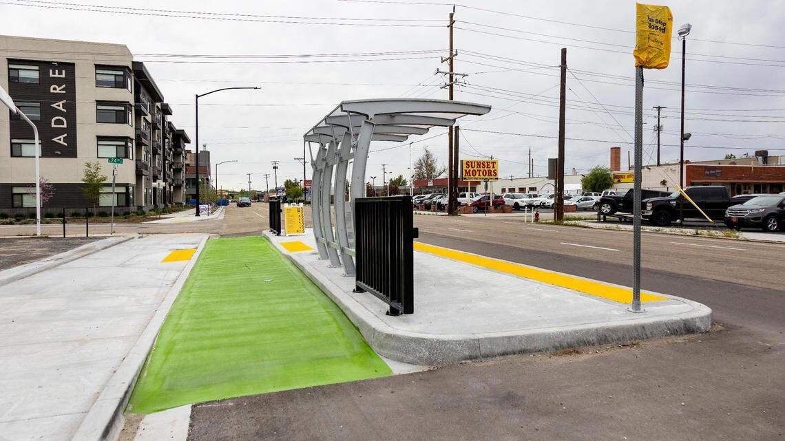 A bus stop at the corner of W. Fairview Ave. and S. 24th St. in downtown Boise. This style of bus stop uses raised concrete in front of the bicycle lane, painted in green, as a buffer between cyclists and vehicles.
