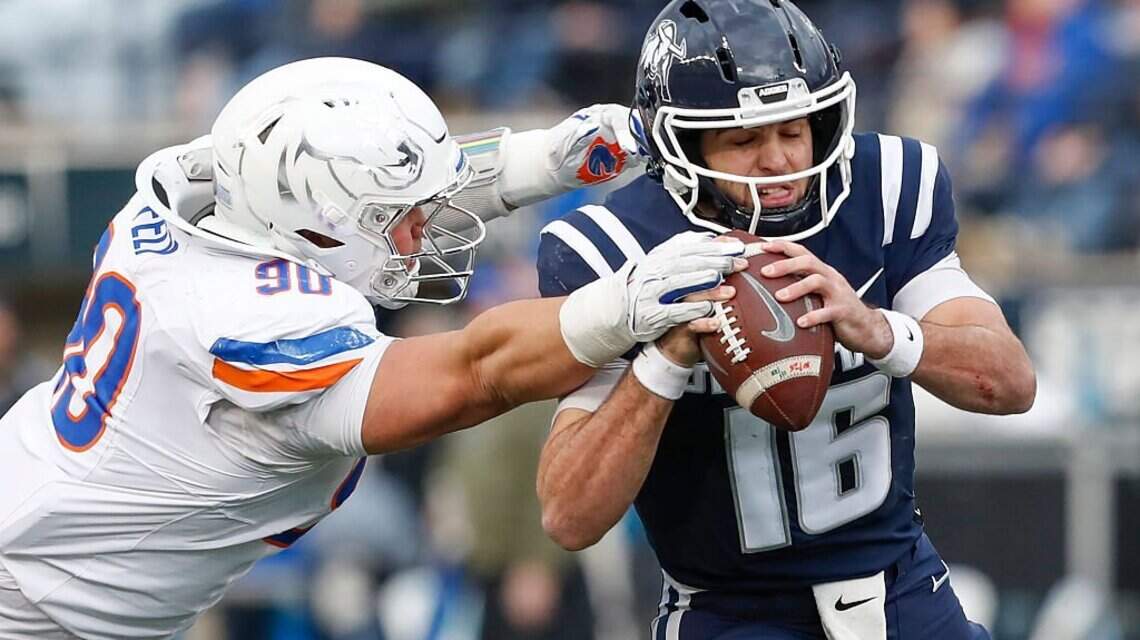Boise State rallies on field to beat Utah State, now needs computer win