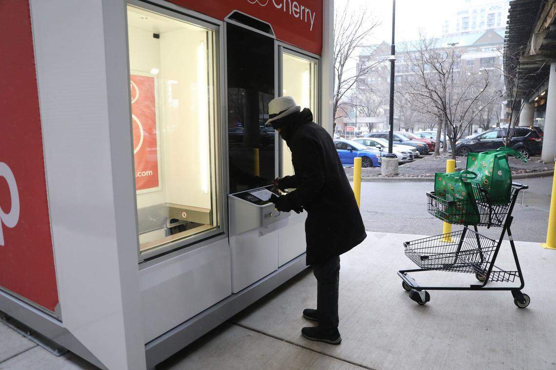 Customer Jason Burley uses a kiosk to pick up groceries at one of Albertsons Companies' Jewel-Osco stores in Chicago's South Loop. The test of an automated pickup kiosk is a first for an American grocer.