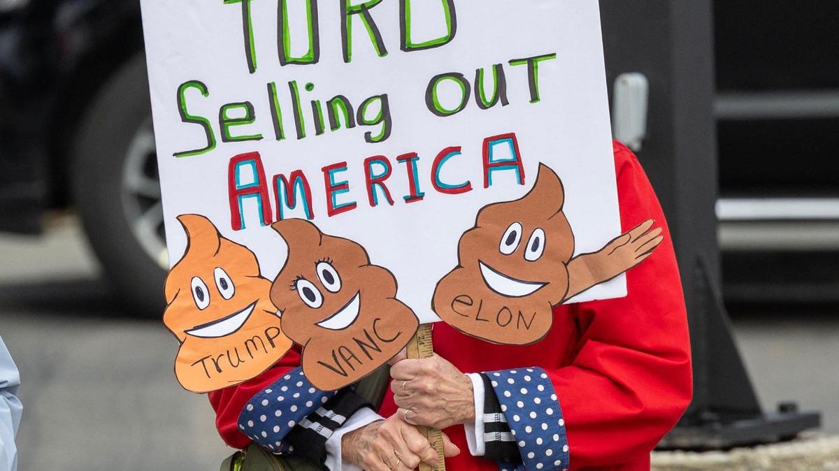 A crowd of protesters carrying anti Trump and DOGE signs line the sidewalk perimeter around The Riverside Hotel where Sen. Mike Crapo was scheduled to address the Boise Chamber of Commerce in Garden City. The group was calling for the Idaho-elected senator to hold public town halls and chanting “Do you job,” Monday, March 17, 2025.