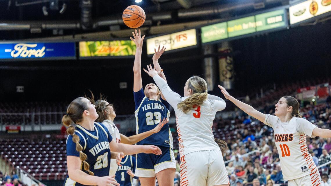 Girls basketball: Middleton extends win streak to 21 in semis. Parma eyes first title