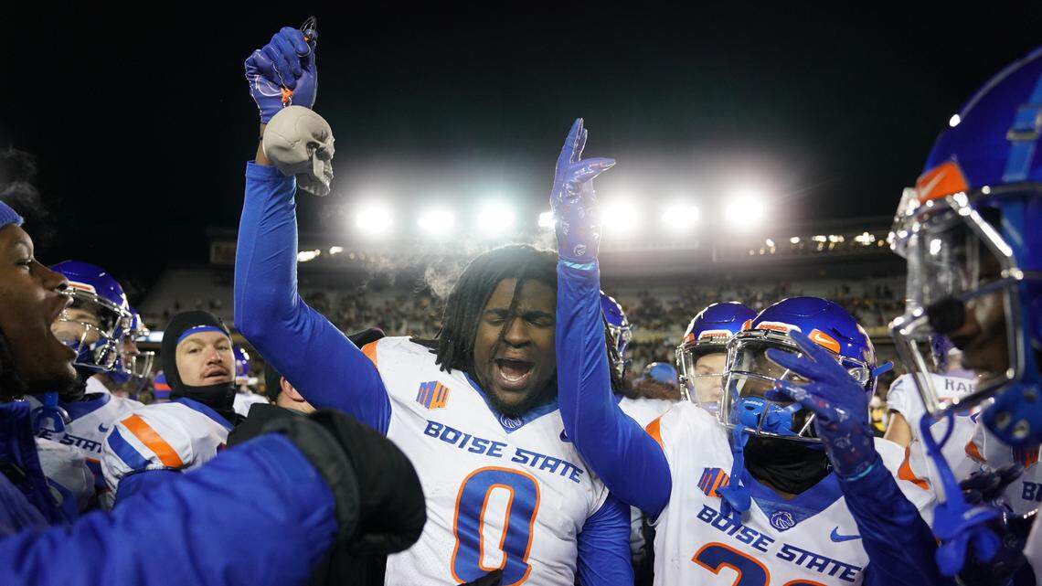 ‘Can you believe that just happened?’ Wild finish goes Boise State’s way at Wyoming