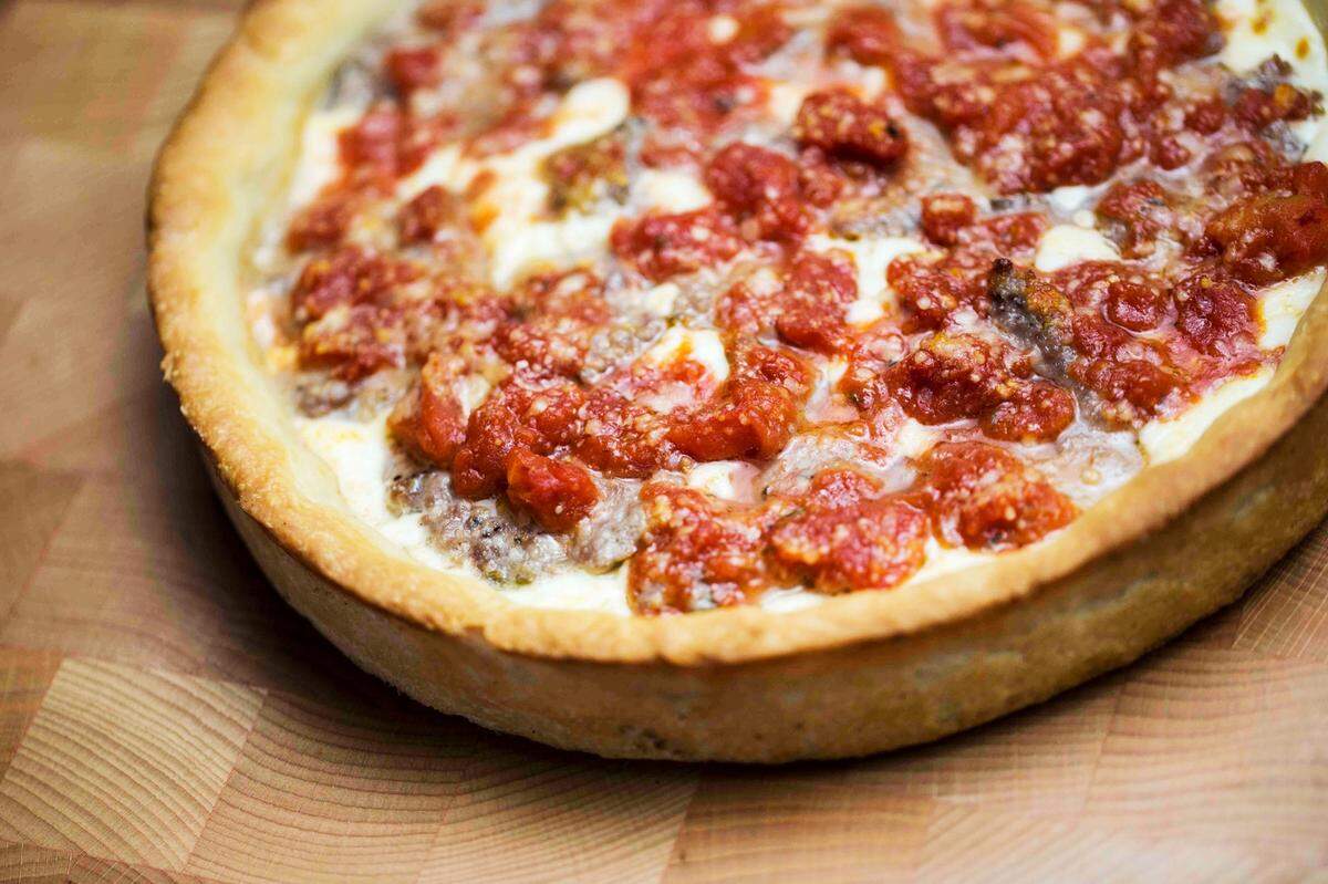 Pizzas come in three sizes: small, medium and large.