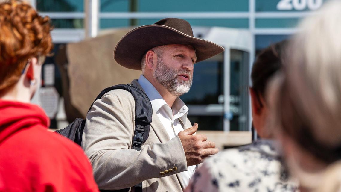 Ammon Bundy refused to participate in the St. Luke’s case against him and did not show up in court. He appeared at the Ada County Courthouse on Tuesday to represent himself at an arraignment hearing on his contempt charge.