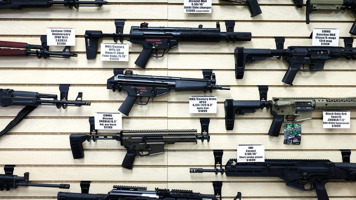 Firearms are displayed for sale in a gun store in Rio Rico, Santa Cruz County, Arizona on September 17, 2025. Arizona allows individuals legally eligible to own guns to carry them without a permit, background checks apply to dealer sales but not most private transactions. (Photo by CHARLY TRIBALLEAU / AFP) (Photo by CHARLY TRIBALLEAU/AFP via Getty Images)          