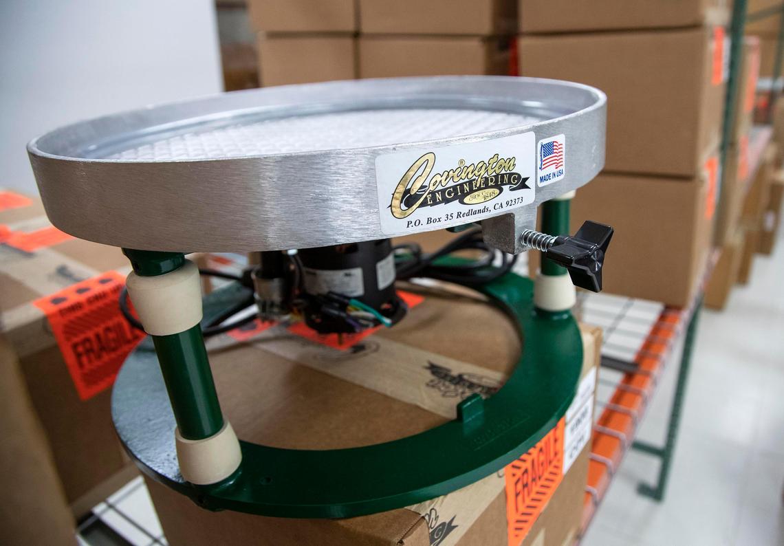 Covington Engineering manufactures lathes, grinders and other equipment used in the rock and glass trades, like this Automatic Vibrating Lap.